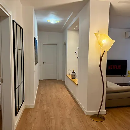 Proper 1 * 티라나