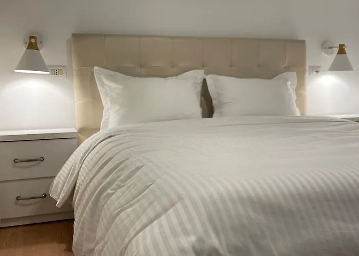 Proper 1 Apartment *